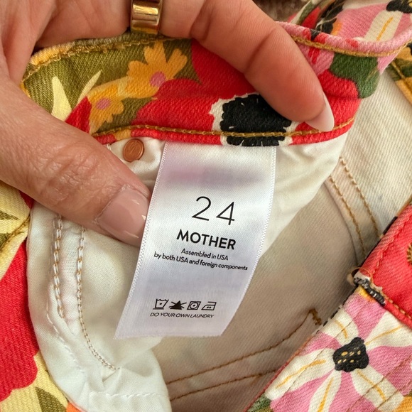 Mother denim Mid-Rise Smokin Double Flood Crop Flare Jeans in Flowers Al Fresco - Picture 6 of 11